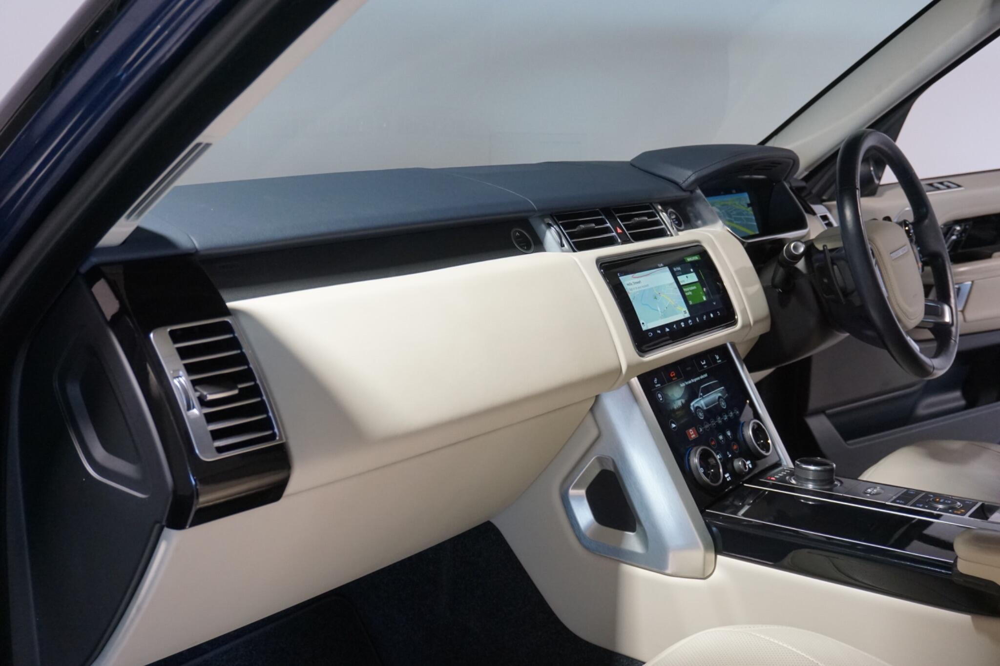 Land Rover Range Rover 2.0 P400e 12.4kWh GPF Vogue SUV 5dr Petrol Plug-in Hybrid Auto 4WD Euro 6 (s/s) (404 ps)
